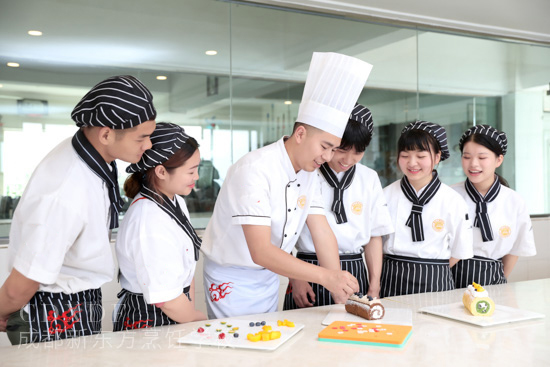 西點(diǎn)蛋糕面包師工資一般一個(gè)月多少錢(qián)