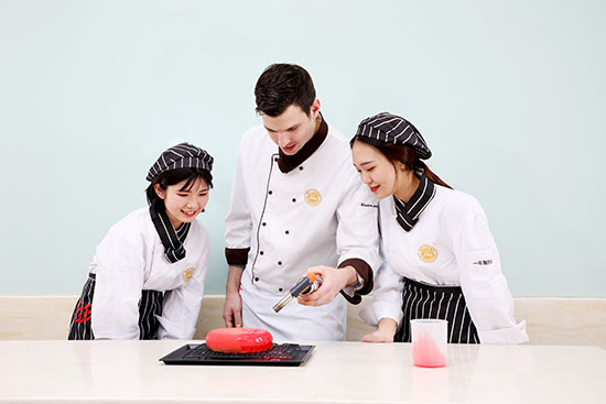 甜品師工資一般多少錢(qián)一個(gè)月